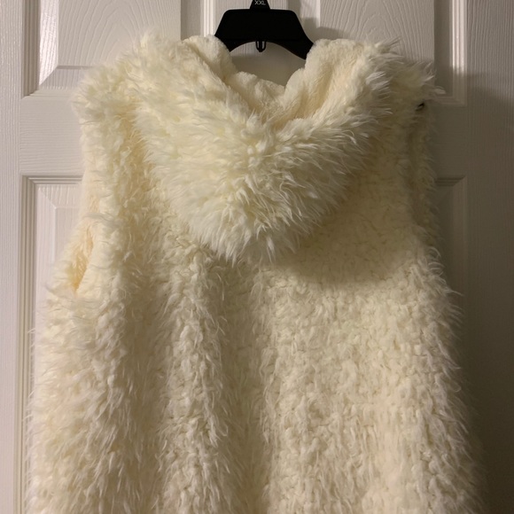 Code Faux Fur Vest - Picture 2 of 2